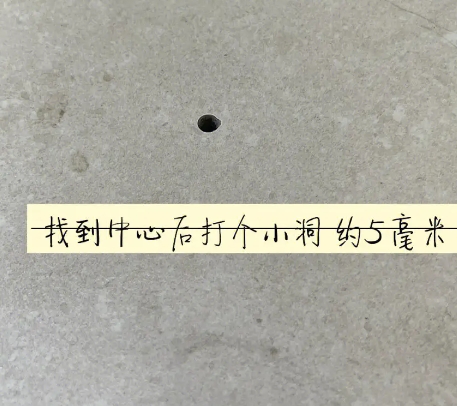 新都瓷砖空鼓维修公司专业解答在瓷砖铺贴过程中，如果砂料搅拌不均匀，将会带来以下问题