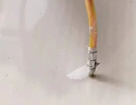 新都瓷砖空鼓维修公司专业解答在瓷砖铺贴过程中，如果使用的砂料过粗（如全部使用了粗砂），可能会导致以下问题